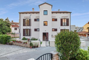Отель Apartments Villa Alba  Пореч